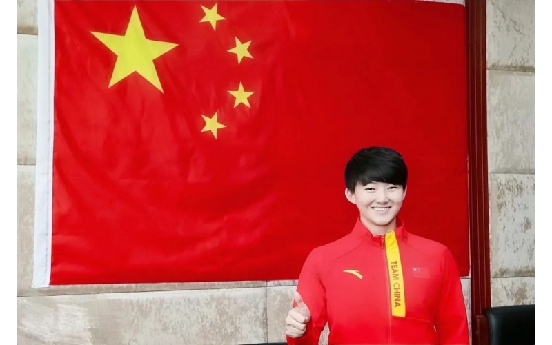 來了，世界冠軍宮乃瑩！